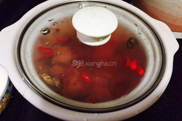 红菇炖瘦肉汤的做法图解6