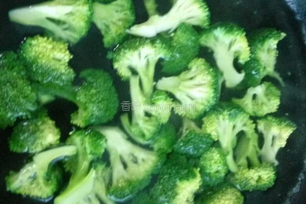 凉拌西兰花黑木耳的做法图解5