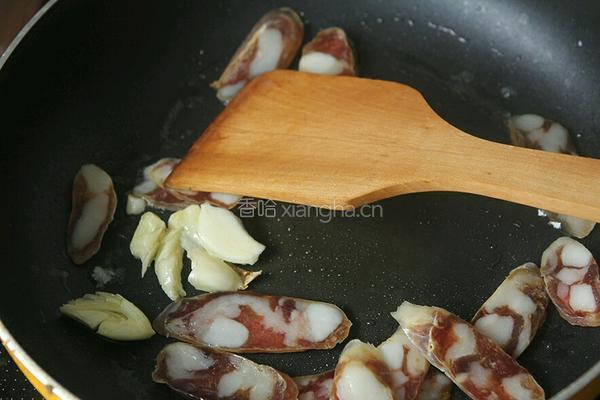 荷兰豆炒腊肠的做法图解3