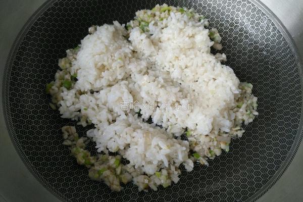  酱汁炒米的做法图解6