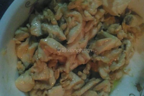 蒜苗炒鸡胸肉的做法图解3