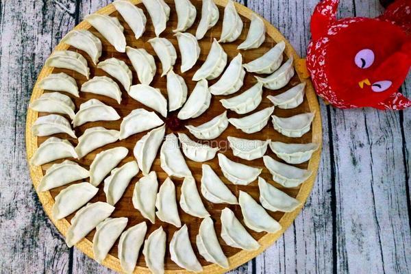 猪肉韭菜蘑菇水饺的做法图解11