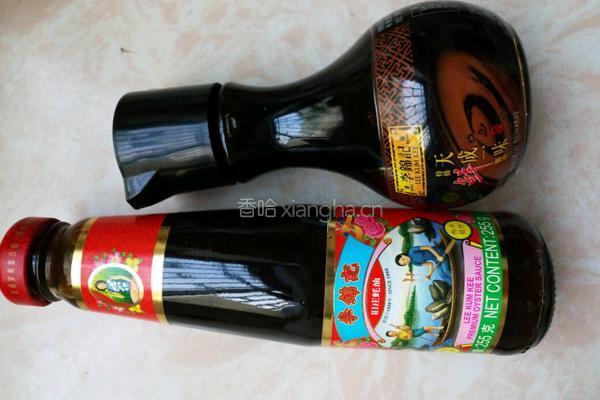 猪肉韭菜蘑菇水饺的做法图解1