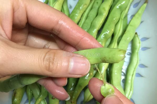 瘦肉炒四季豆的做法图解1