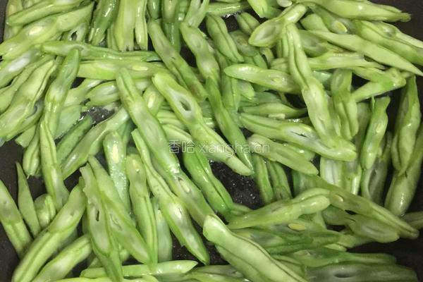瘦肉炒四季豆的做法图解5