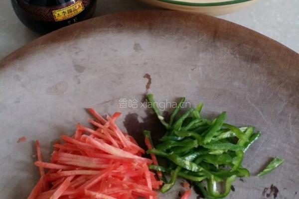 凉拌豆芽的做法图解1