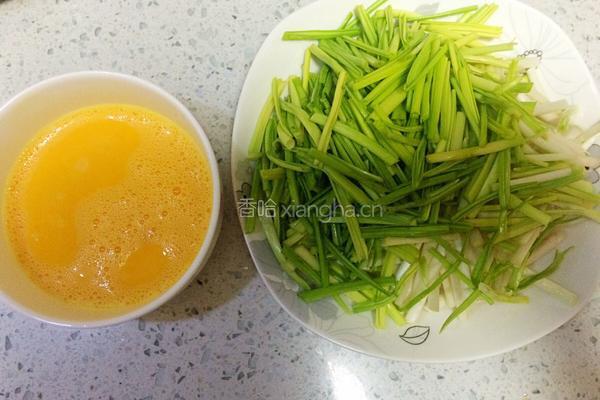 蒜苗炒土鸡蛋的做法图解2