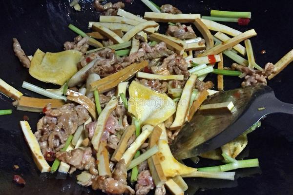 芹菜豆干炒肉的做法图解5