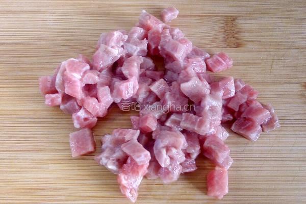 胡萝卜豌豆炒牛肉的做法图解1