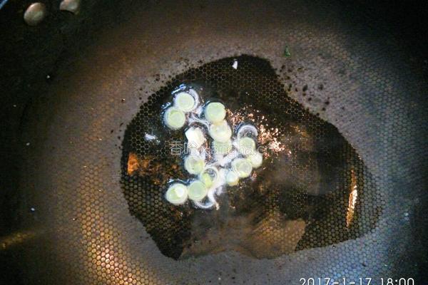 虾仁鸡蛋面的做法图解4