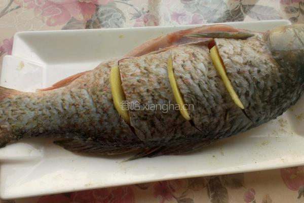 清蒸鲤鱼的做法图解3