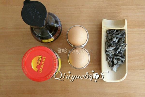  木耳炒鸡蛋的做法图解1