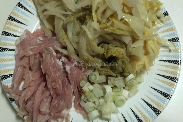 酸菜炒土豆丝的做法图解2