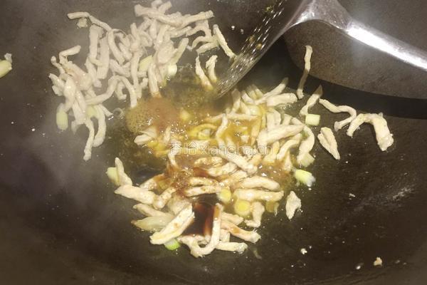 酸菜炒土豆丝的做法图解6