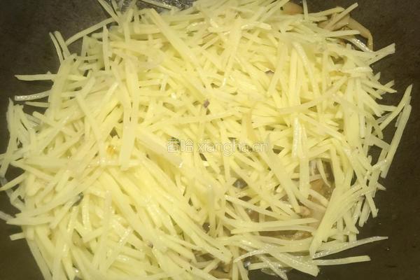 酸菜炒土豆丝的做法图解8