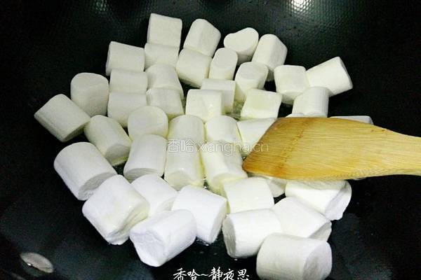 黑芝麻牛轧糖的做法图解4