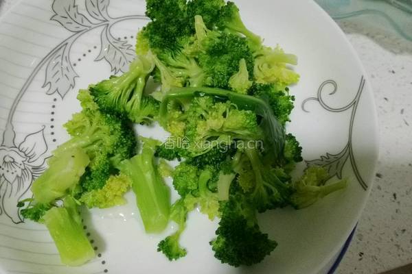 西蓝花蚝油嫩鸡片的做法图解2