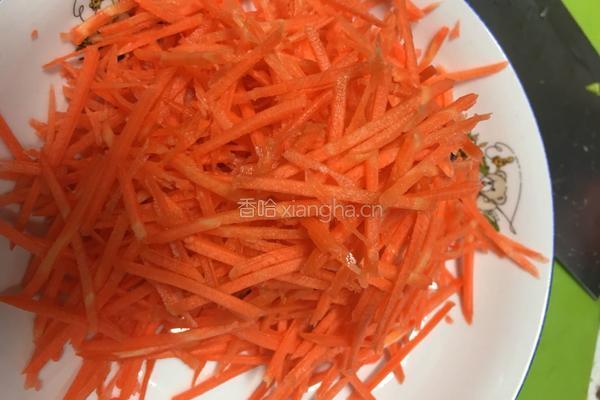 胡萝卜大蒜炒肉丝的做法图解3