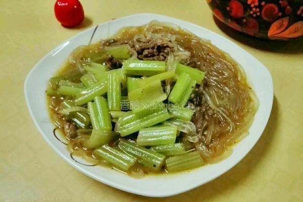 芹菜猪肉炖粉条