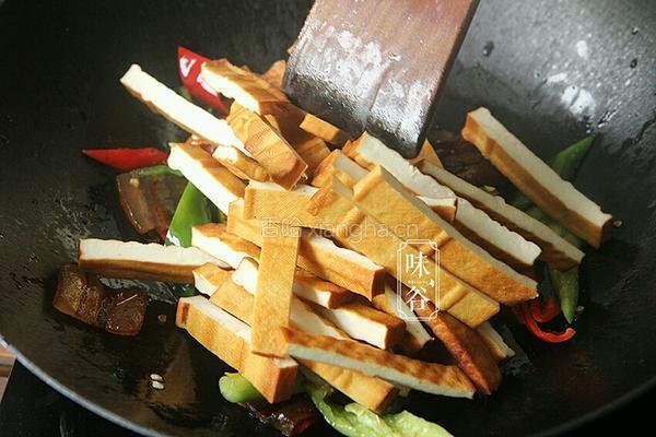 豆干炒腊肉的做法图解7