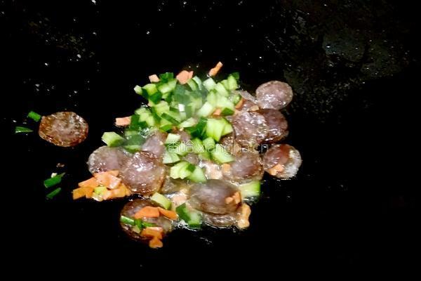 香肠炒米饭的做法图解8