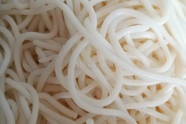 酸辣拌粉的做法图解1