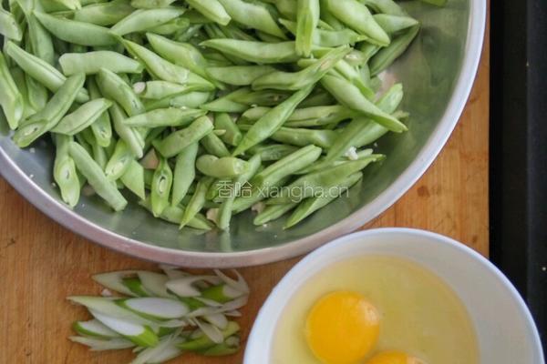 豆角炒鸡蛋的做法图解1