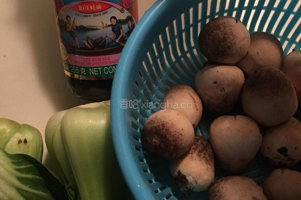 蚝油草菇的做法图解1