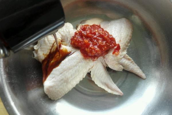 蒜蓉辣酱烤鸡翅的做法图解3