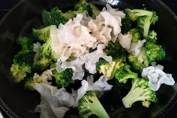 蚝油银耳西兰花的做法图解6