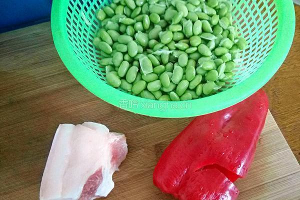 毛豆肉丁的做法图解1