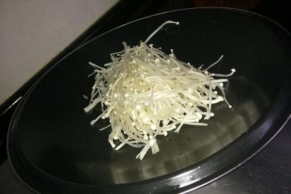 鸡蛋炒金针菇的做法图解2