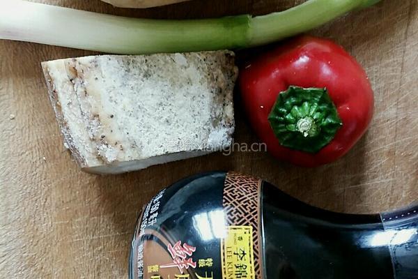 腊肉土豆片的做法图解1