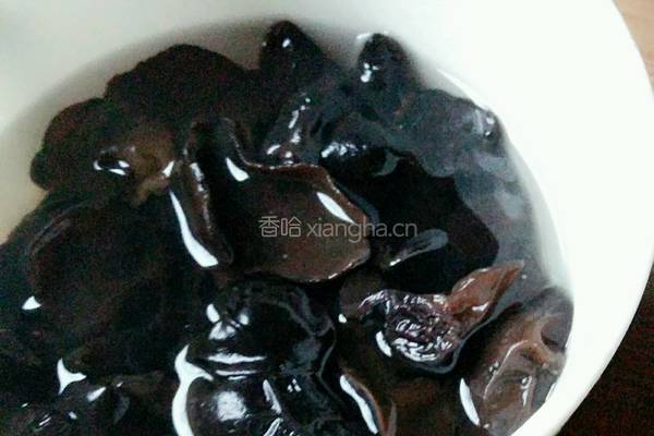 蒜蓉黑木耳的做法图解2