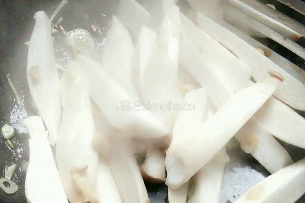耗油鸡腿菇的做法图解8