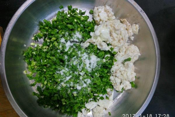 玉米韭菜饼的做法图解2