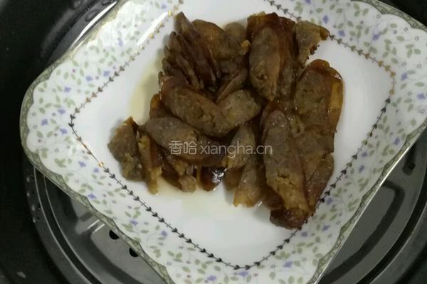 荷兰豆炒腊肠的做法图解2