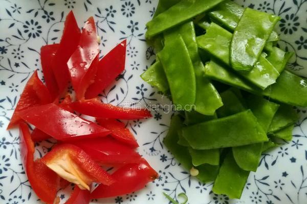 荷兰豆炒腊肠的做法图解3