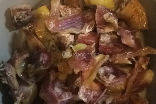 信阳家常香菇炖腊鸡的做法图解1