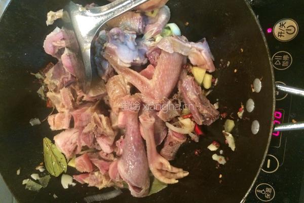 信阳家常香菇炖腊鸡的做法图解6