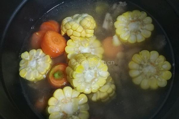 玉米胡萝卜炖排骨的做法图解5