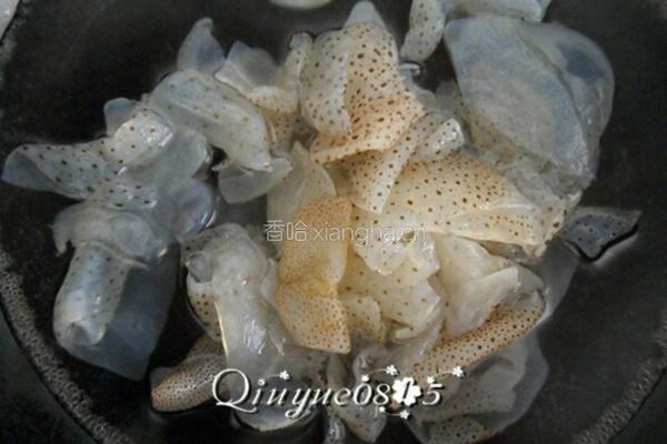  虎斑海蜇拌黄瓜的做法图解3