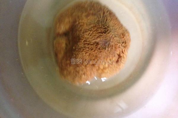 猴头菇虫草花龙骨汤的做法图解1