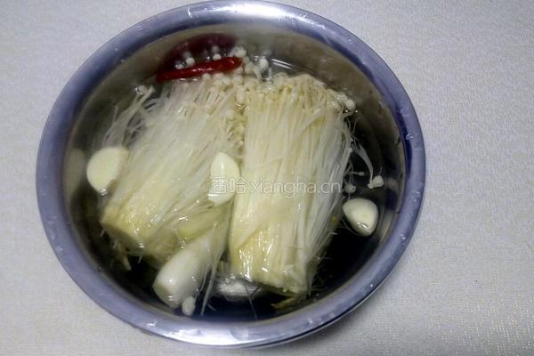 鲜香金针菇的做法图解2