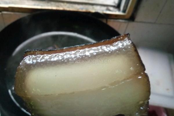 莴笋炒腊肉的做法图解2