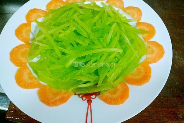 凉拌莴笋丝的做法图解3