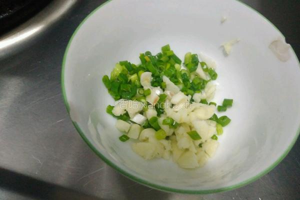 凉拌莴笋丝的做法图解4