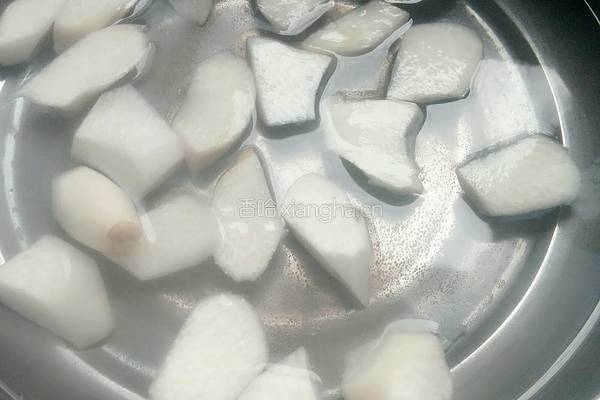 蚝油莴笋炒鸡腿菇的做法图解4