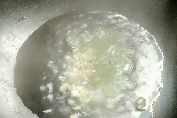 蚝油莴笋炒鸡腿菇的做法图解6