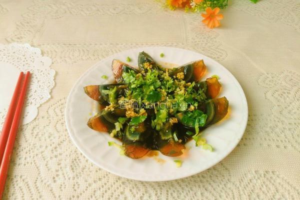  酱汁松花蛋的做法图解8